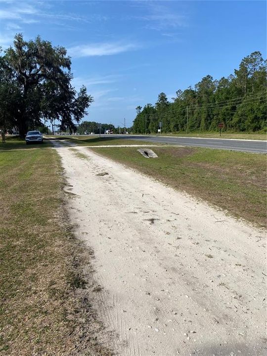 На продажу: $195,000 (0.37 acres)