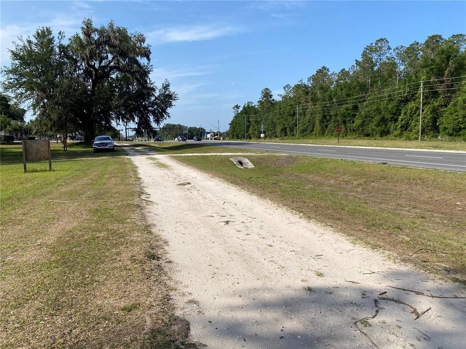 На продажу: $195,000 (0.37 acres)