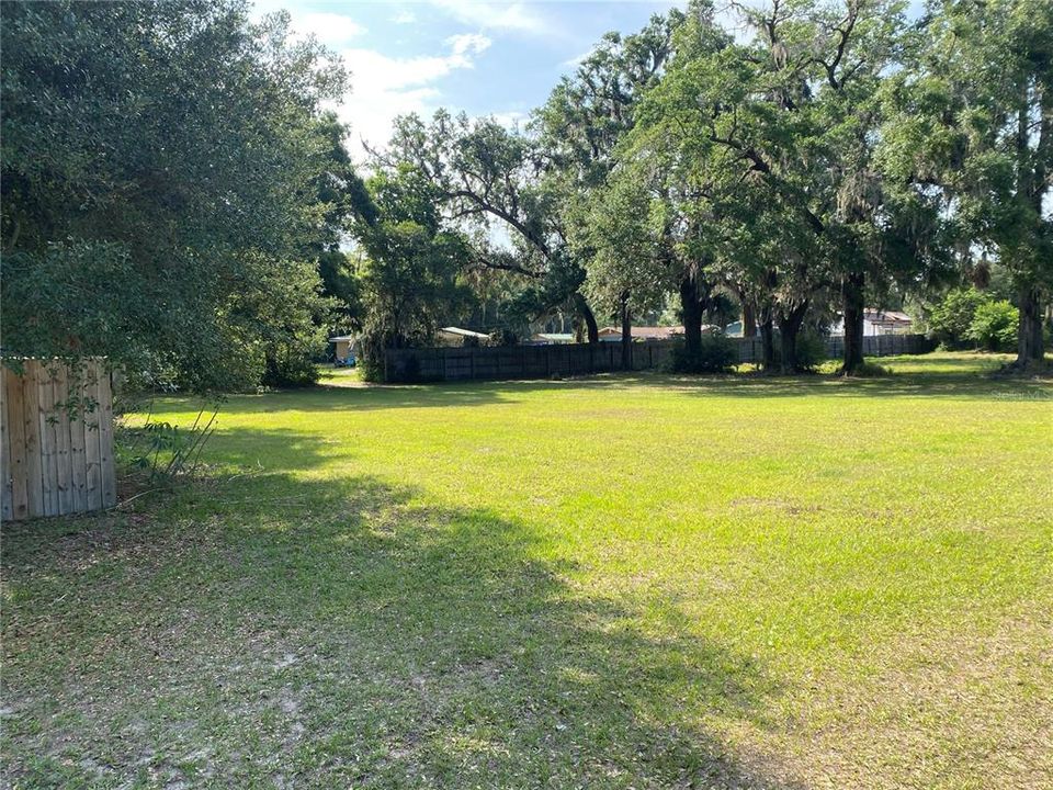 На продажу: $195,000 (0.37 acres)