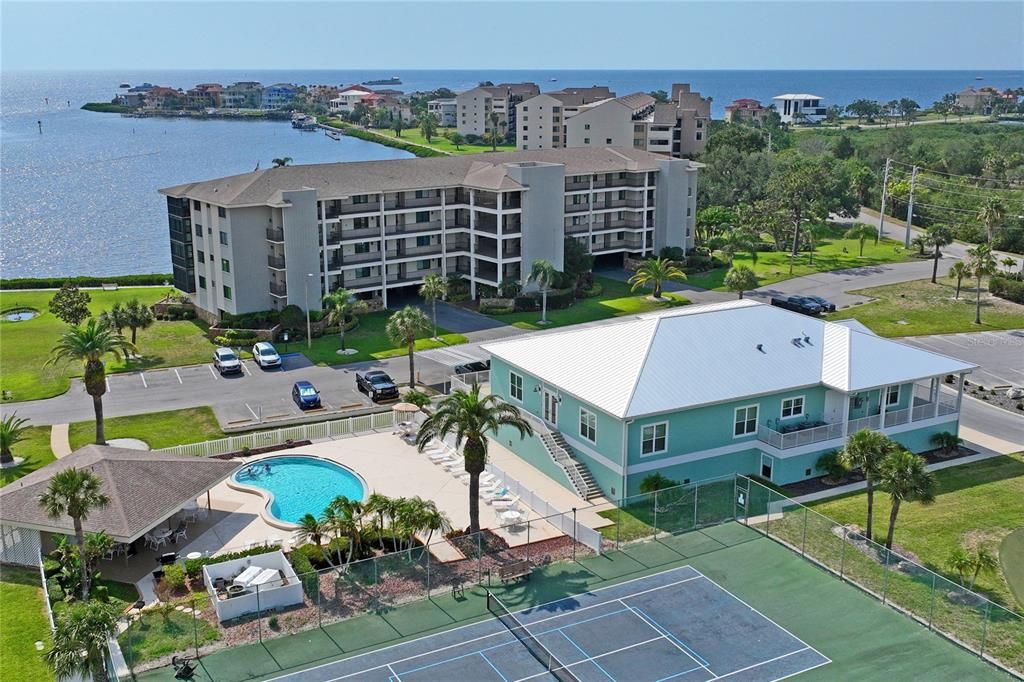 For Sale: $399,000 (2 beds, 2 baths, 1170 Square Feet)