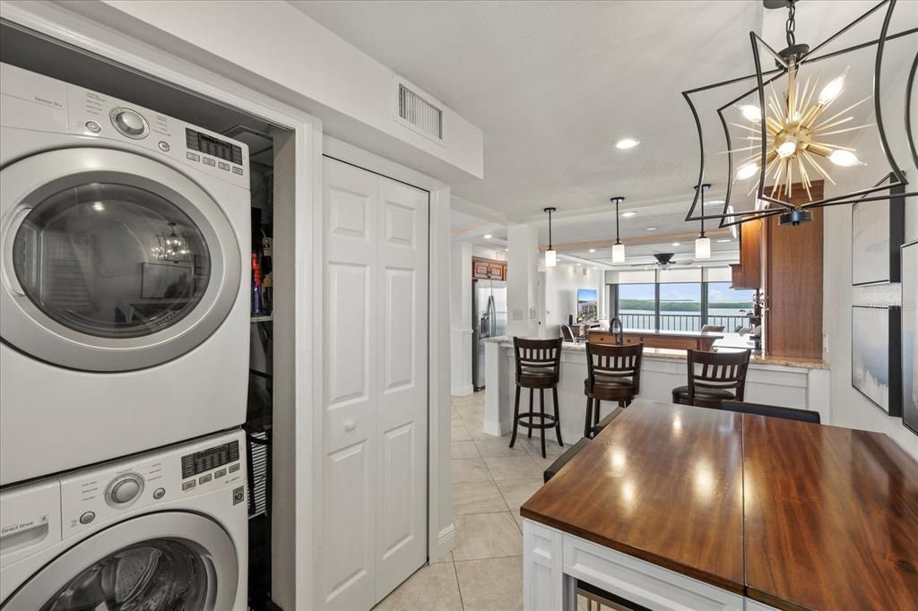 For Sale: $399,000 (2 beds, 2 baths, 1170 Square Feet)