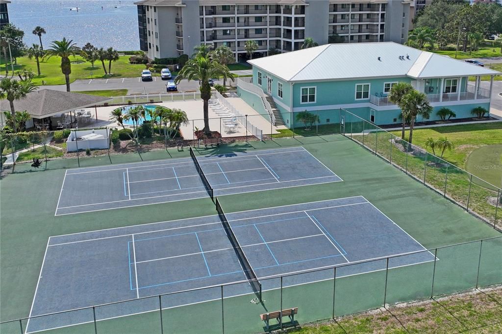 For Sale: $399,000 (2 beds, 2 baths, 1170 Square Feet)