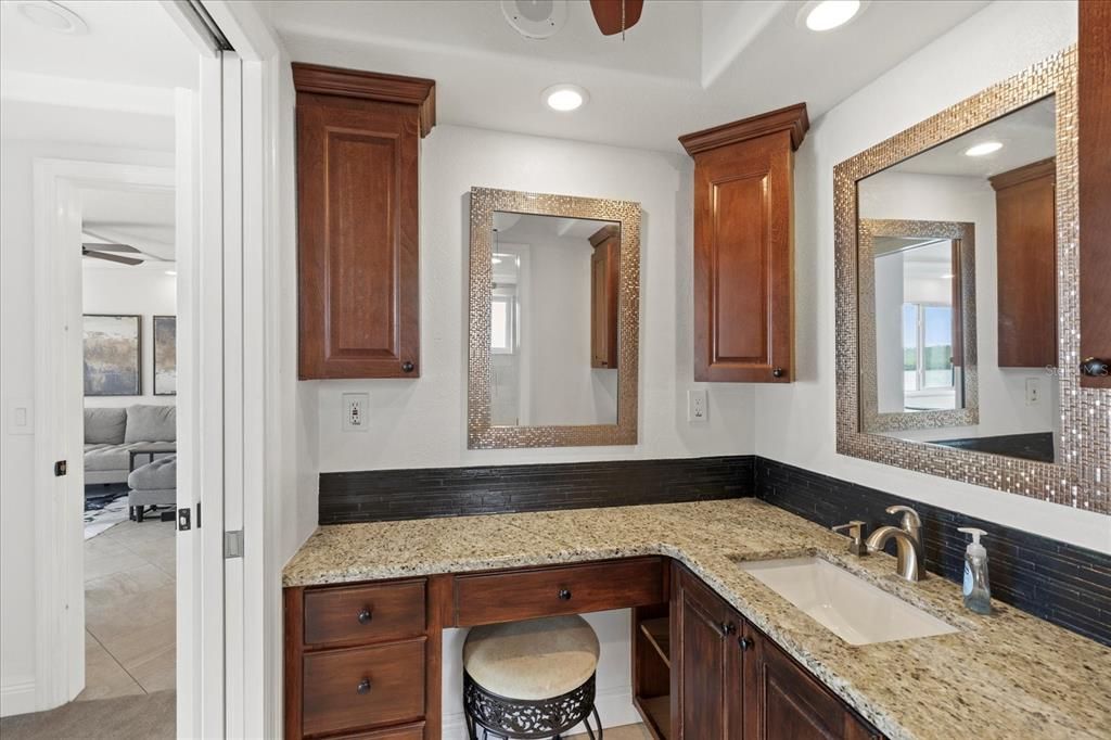 For Sale: $399,000 (2 beds, 2 baths, 1170 Square Feet)