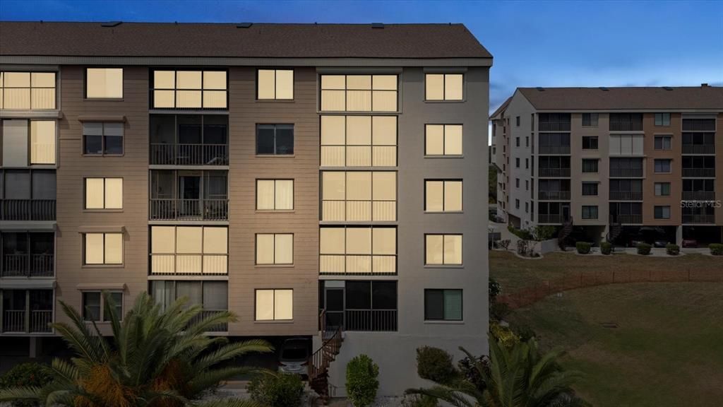 For Sale: $399,000 (2 beds, 2 baths, 1170 Square Feet)