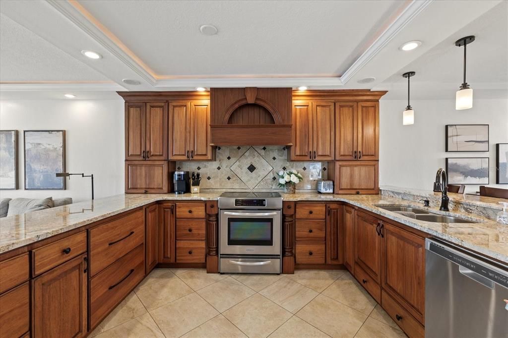 For Sale: $399,000 (2 beds, 2 baths, 1170 Square Feet)