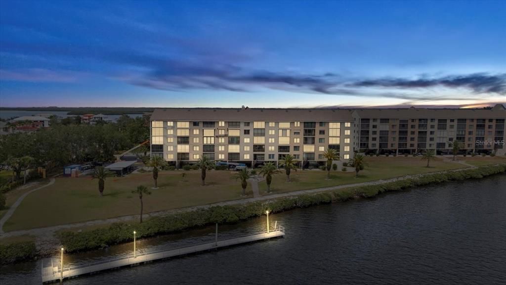 For Sale: $399,000 (2 beds, 2 baths, 1170 Square Feet)