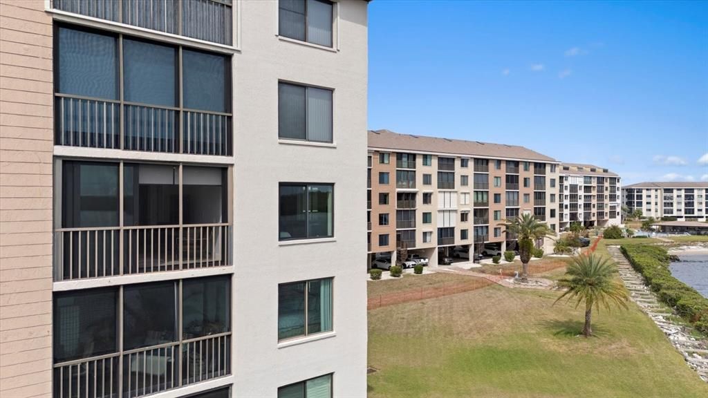 For Sale: $399,000 (2 beds, 2 baths, 1170 Square Feet)