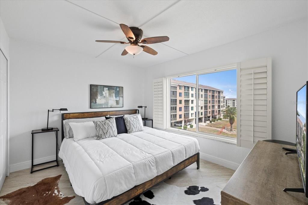 For Sale: $399,000 (2 beds, 2 baths, 1170 Square Feet)