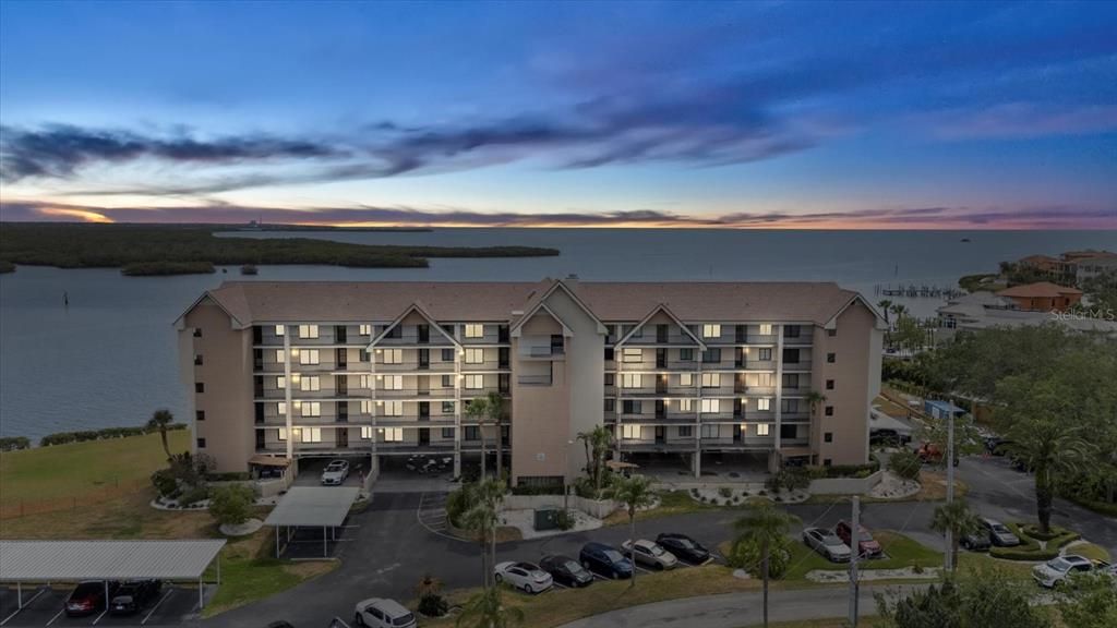 For Sale: $399,000 (2 beds, 2 baths, 1170 Square Feet)