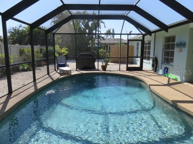 For Rent: $3,495 (3 beds, 2 baths, 1719 Square Feet)