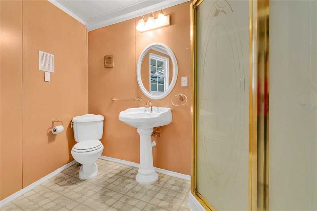 Active With Contract: $114,300 (2 beds, 2 baths, 780 Square Feet)