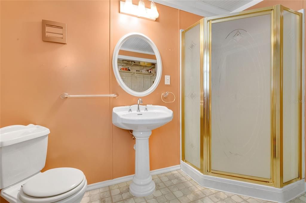 Active With Contract: $114,300 (2 beds, 2 baths, 780 Square Feet)