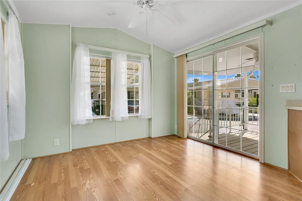 Active With Contract: $114,300 (2 beds, 2 baths, 780 Square Feet)