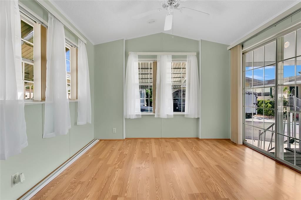 Active With Contract: $114,300 (2 beds, 2 baths, 780 Square Feet)