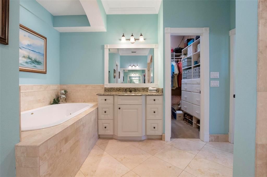 For Sale: $1,195,000 (5 beds, 5 baths, 3235 Square Feet)