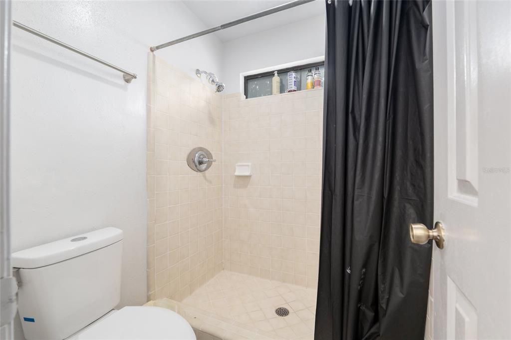 Activo con contrato: $200,000 (2 camas, 2 baños, 1421 Pies cuadrados)