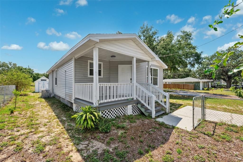 For Sale: $295,000 (3 beds, 2 baths, 1052 Square Feet)