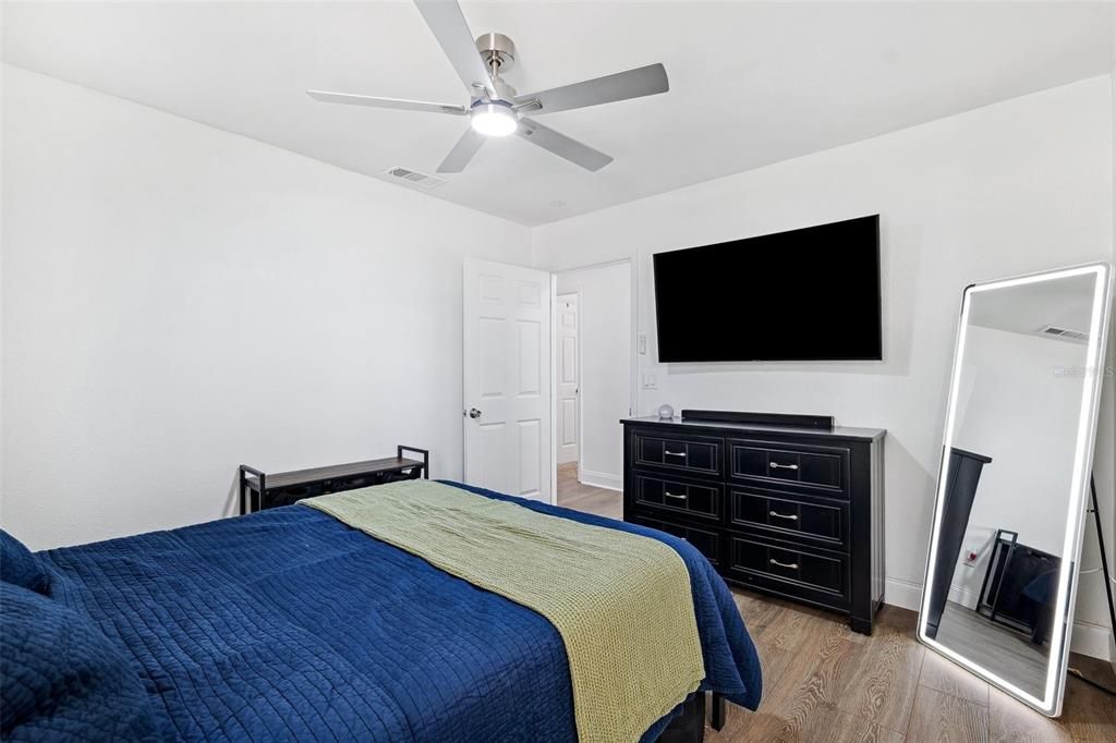 For Sale: $295,000 (3 beds, 2 baths, 1052 Square Feet)