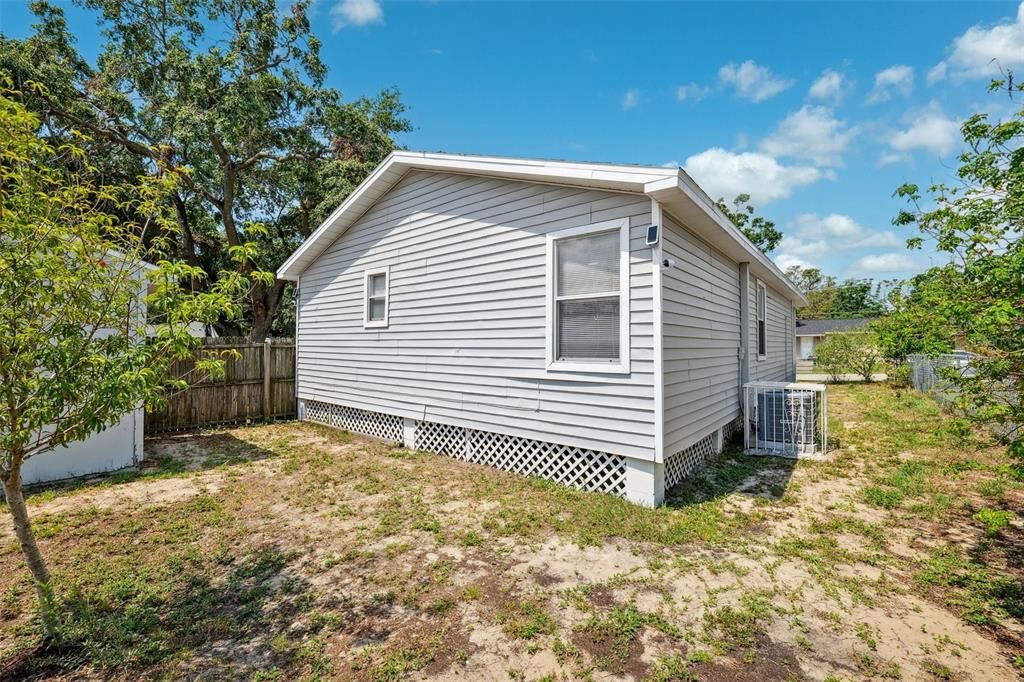 For Sale: $295,000 (3 beds, 2 baths, 1052 Square Feet)