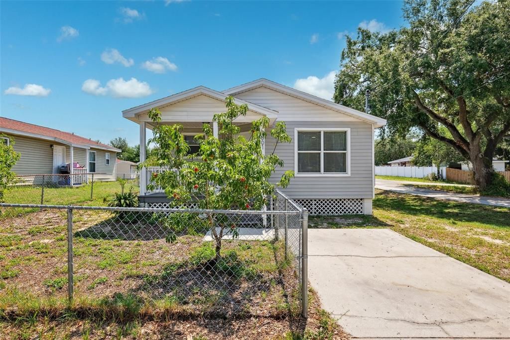 For Sale: $295,000 (3 beds, 2 baths, 1052 Square Feet)