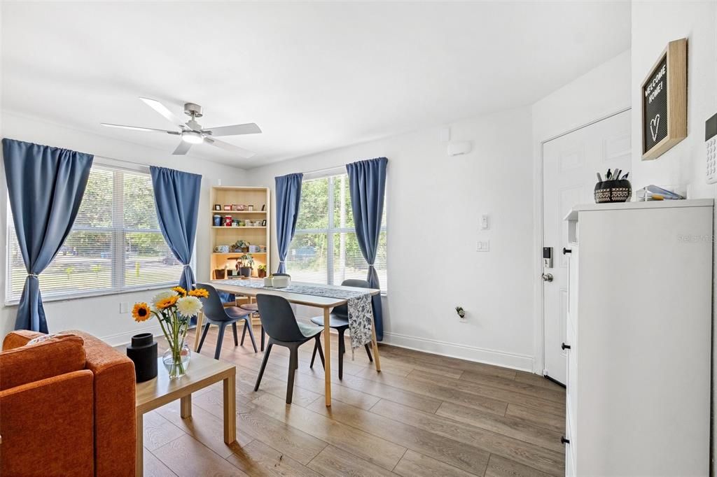 For Sale: $295,000 (3 beds, 2 baths, 1052 Square Feet)