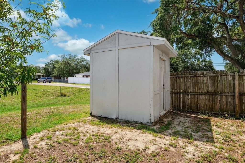 For Sale: $295,000 (3 beds, 2 baths, 1052 Square Feet)