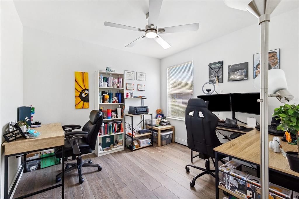 For Sale: $295,000 (3 beds, 2 baths, 1052 Square Feet)