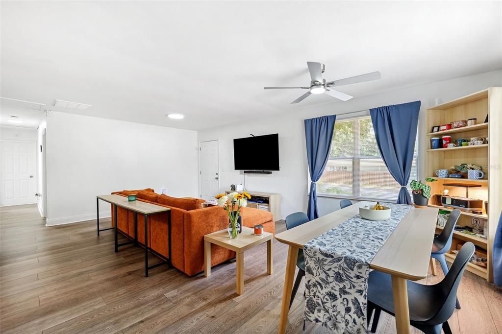 For Sale: $295,000 (3 beds, 2 baths, 1052 Square Feet)