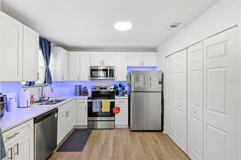 For Sale: $295,000 (3 beds, 2 baths, 1052 Square Feet)