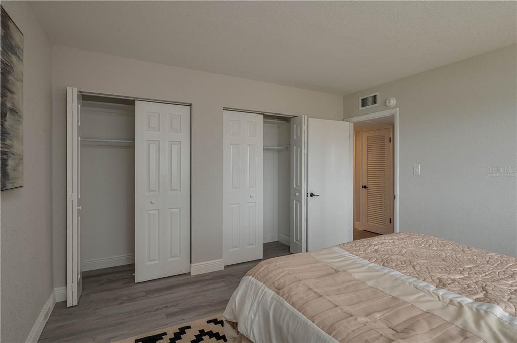 待售: $116,000 (2 贝兹, 1 浴室, 840 平方英尺)