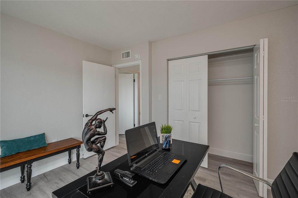 待售: $116,000 (2 贝兹, 1 浴室, 840 平方英尺)