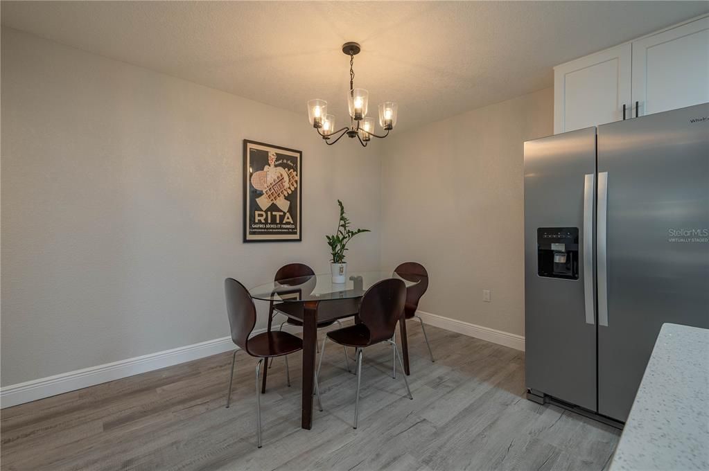 待售: $116,000 (2 贝兹, 1 浴室, 840 平方英尺)