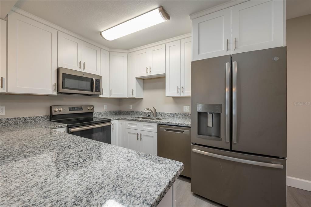 待售: $116,000 (2 贝兹, 1 浴室, 840 平方英尺)