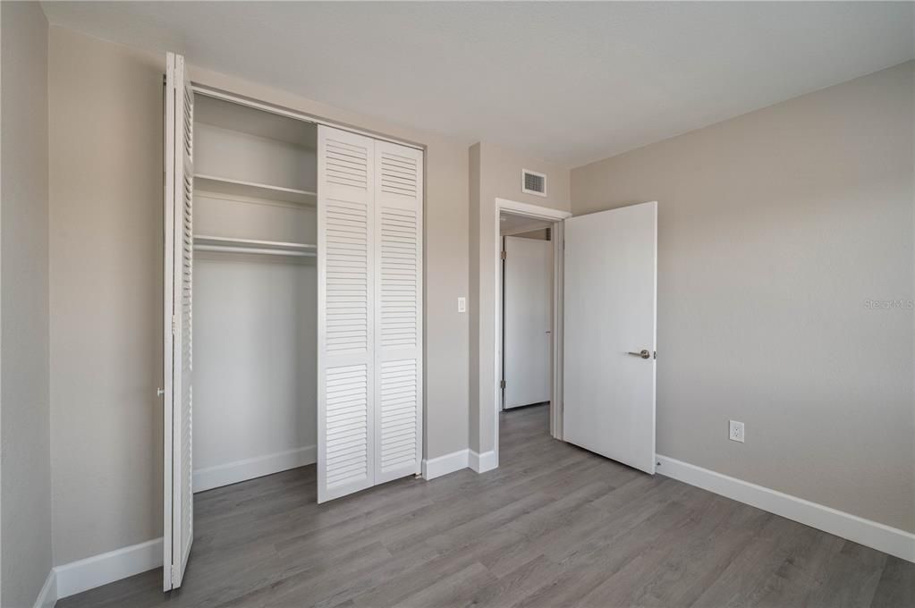 待售: $116,000 (2 贝兹, 1 浴室, 840 平方英尺)