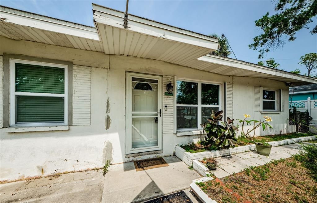 Activo con contrato: $245,000 (4 camas, 1 baños, 1343 Pies cuadrados)