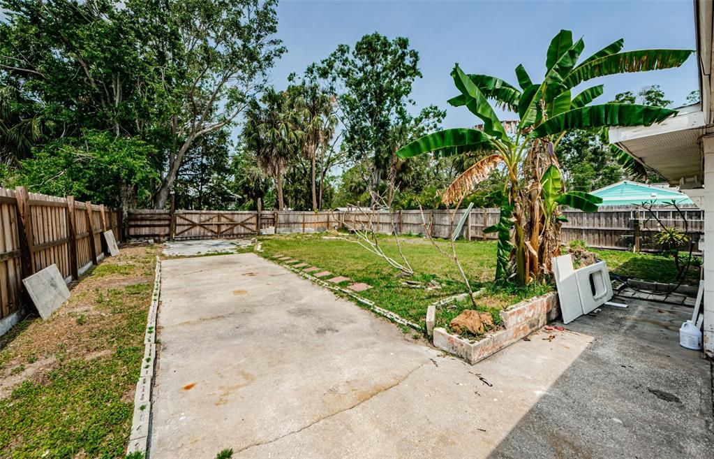 Activo con contrato: $245,000 (4 camas, 1 baños, 1343 Pies cuadrados)