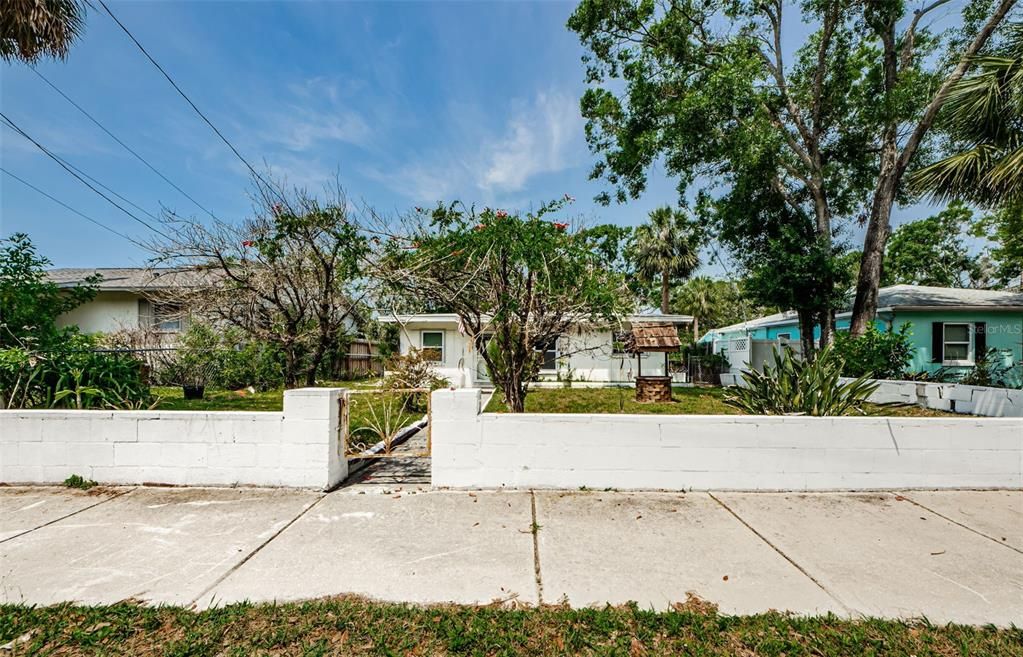 Activo con contrato: $245,000 (4 camas, 1 baños, 1343 Pies cuadrados)