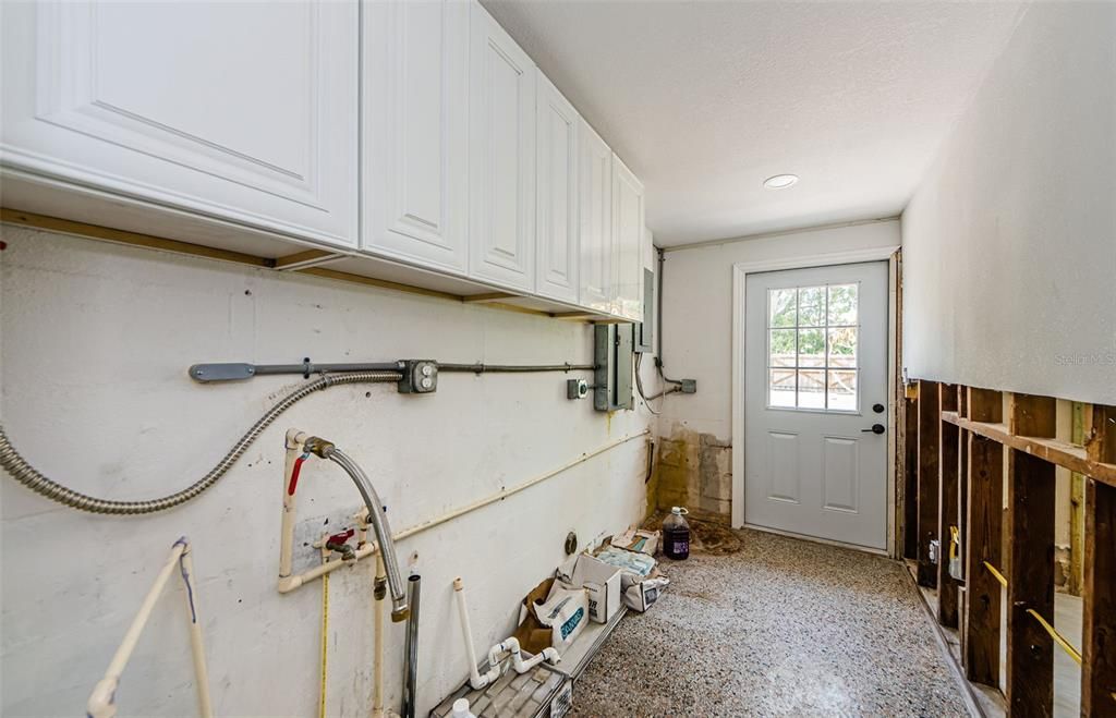 Activo con contrato: $245,000 (4 camas, 1 baños, 1343 Pies cuadrados)