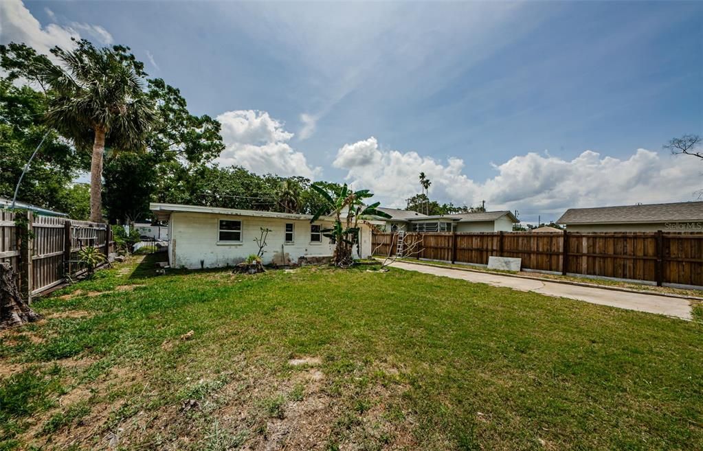 Activo con contrato: $245,000 (4 camas, 1 baños, 1343 Pies cuadrados)