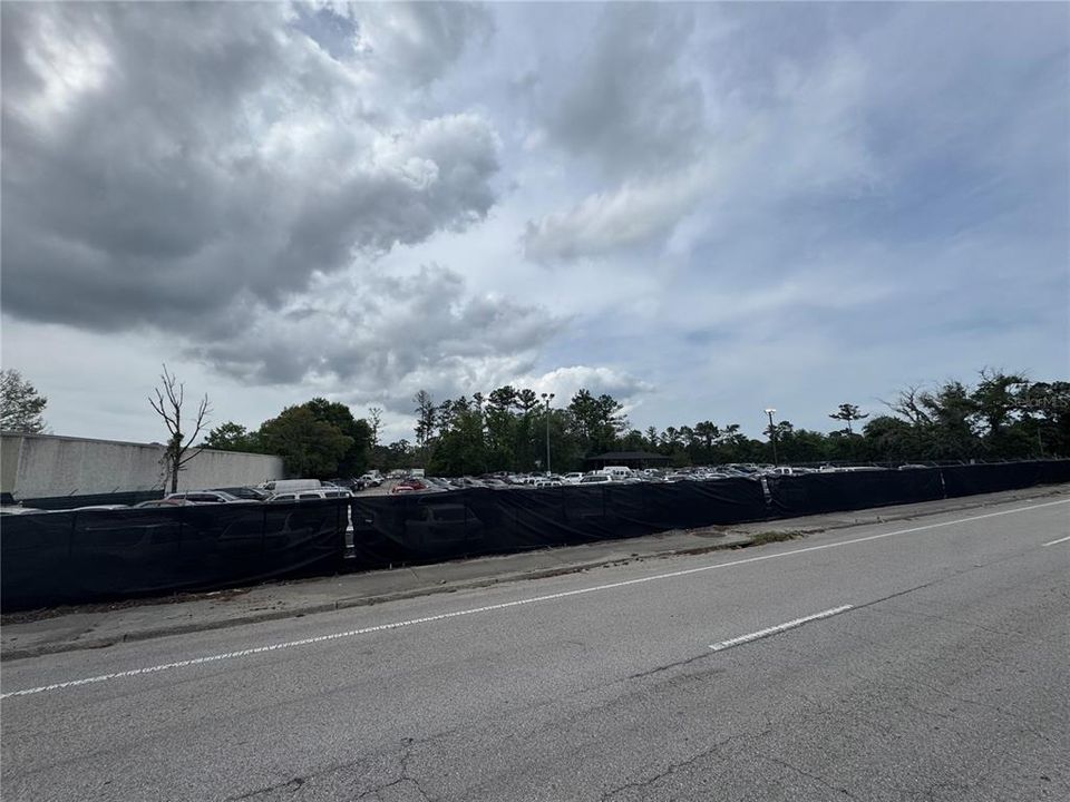 For Sale: $4,690,000 (4.69 acres)