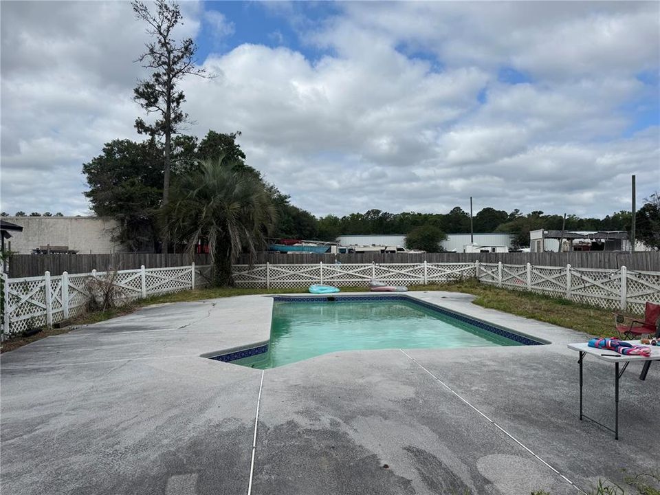 For Sale: $4,690,000 (4.69 acres)