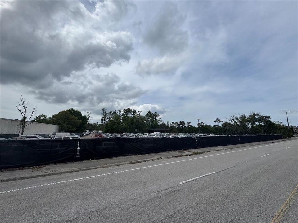 For Sale: $4,690,000 (4.69 acres)