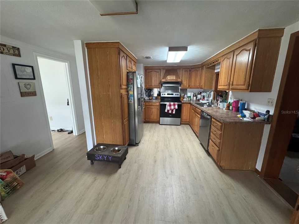 For Sale: $4,690,000 (4.69 acres)