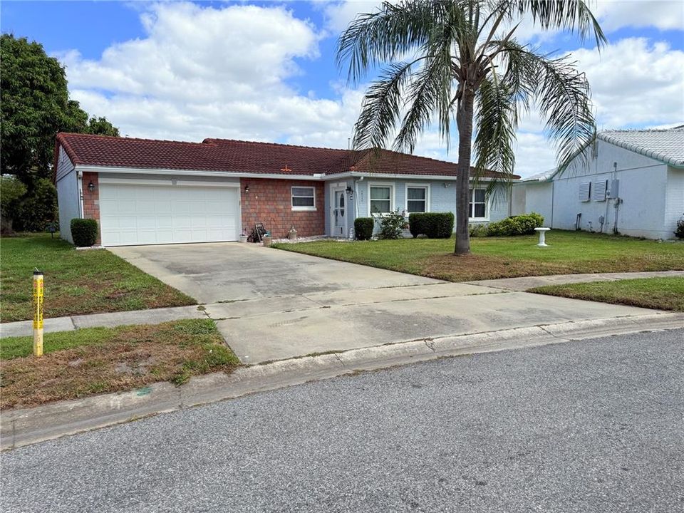 Под контрактом: $395,000 (3 спален, 2 ванн, 1680 Квадратных фут)