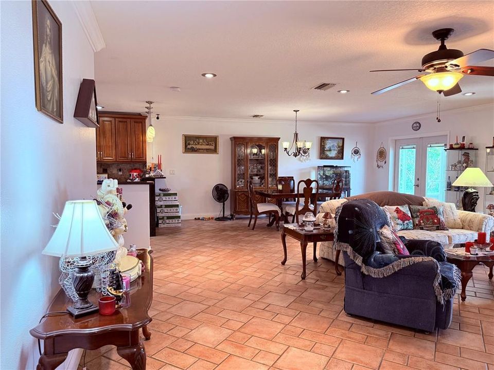 Под контрактом: $395,000 (3 спален, 2 ванн, 1680 Квадратных фут)