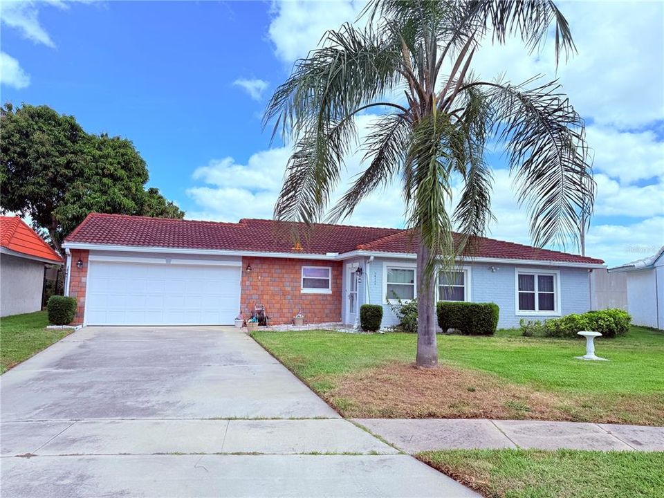 Под контрактом: $395,000 (3 спален, 2 ванн, 1680 Квадратных фут)