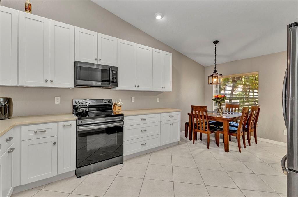 На продажу: $239,999 (3 спален, 2 ванн, 1451 Квадратных фут)