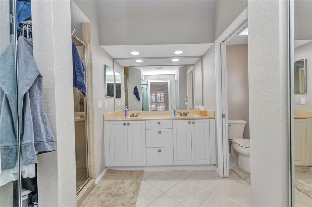 На продажу: $239,999 (3 спален, 2 ванн, 1451 Квадратных фут)