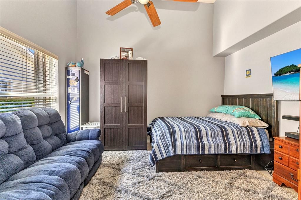 На продажу: $239,999 (3 спален, 2 ванн, 1451 Квадратных фут)