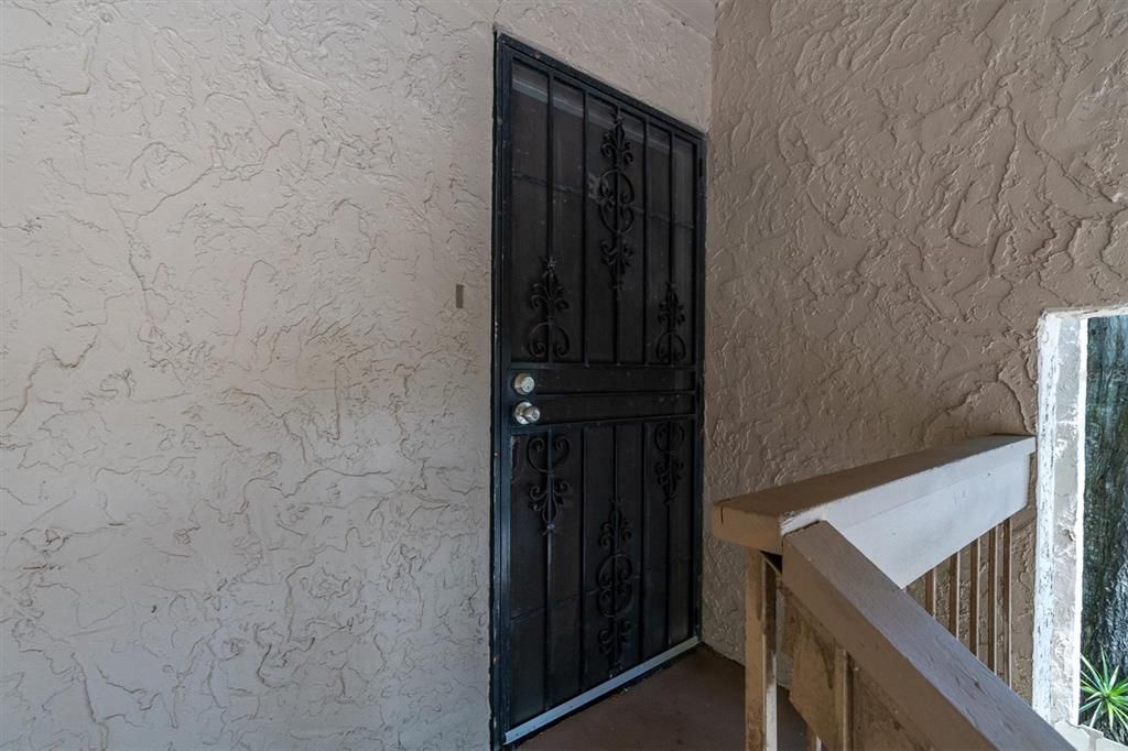 Под контрактом: $129,900 (2 спален, 1 ванн, 1074 Квадратных фут)